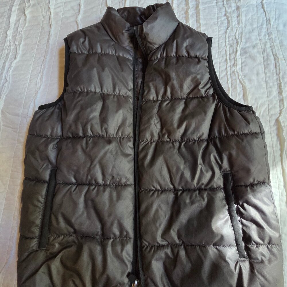 Old Navy kids Grey puffer vest size 6/7 kids sizing